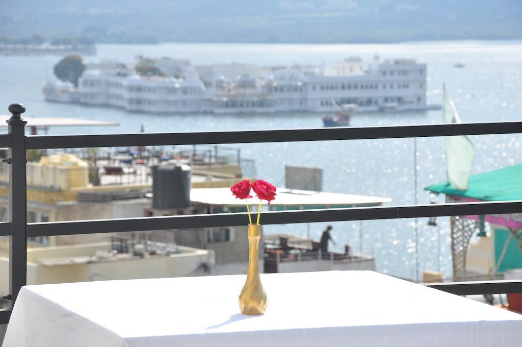 Hotel Lake Paradise Udaipur Habitación foto